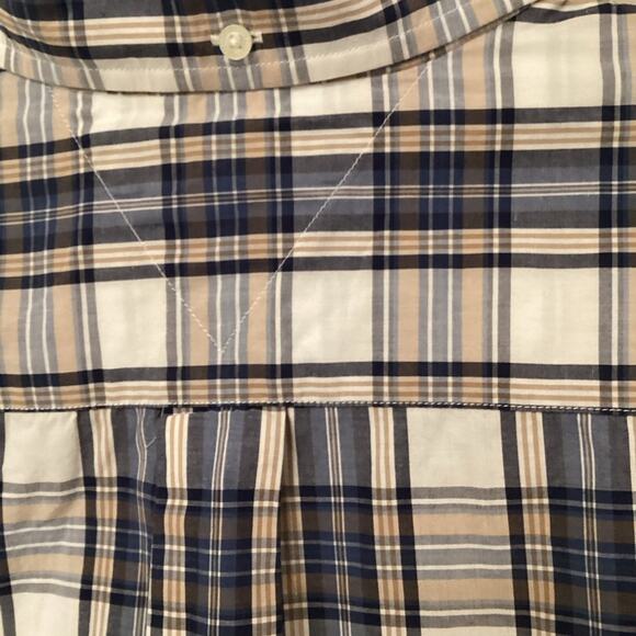 Tommy Hilfiger Short Sleeve Button Down Plaid Shirt in Size Large. Preloved. - Picture 3 of 3